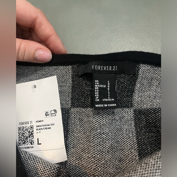 NWT Black and White Halter Checkered Top - Picture 7 of 7